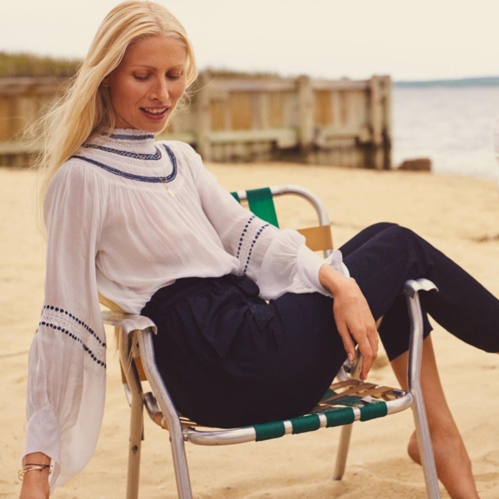 H&M White Long Sleeve Lace Blouse with Navy Blue Embroidery Women’s size 8